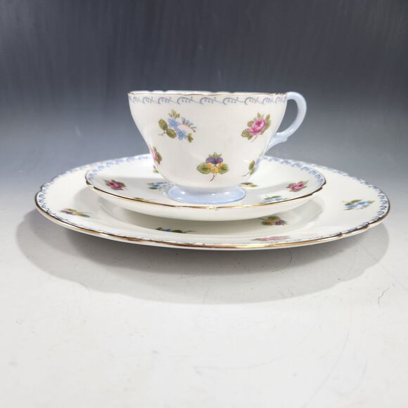 Shelley China Trio Rose Pansy Forget Me Nots Lunch Plate, Tea Cup & Saucer Set - Picture 4 of 9